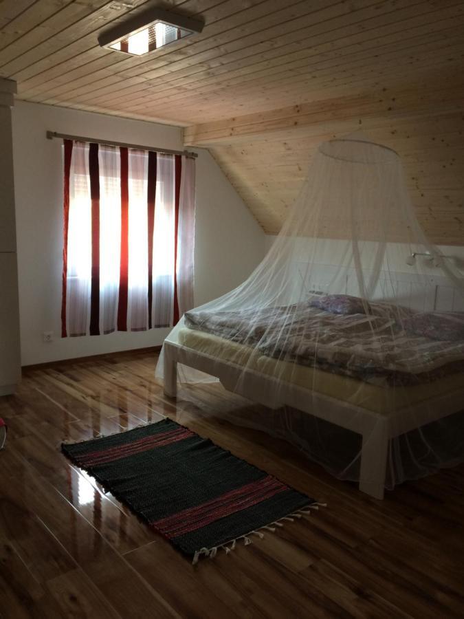Appartamento Bella Badacsony Apartmanház Badacsonytomaj Esterno foto