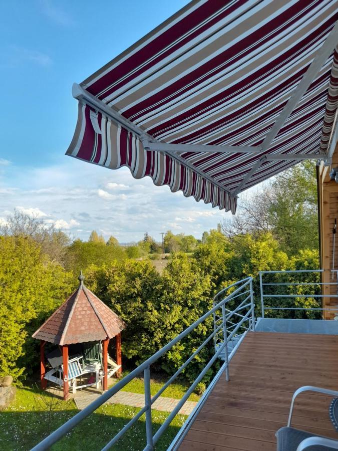 Appartamento Bella Badacsony Apartmanház Badacsonytomaj Esterno foto