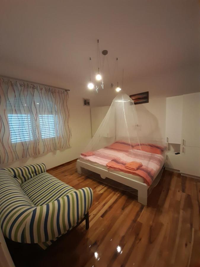 Appartamento Bella Badacsony Apartmanház Badacsonytomaj Esterno foto
