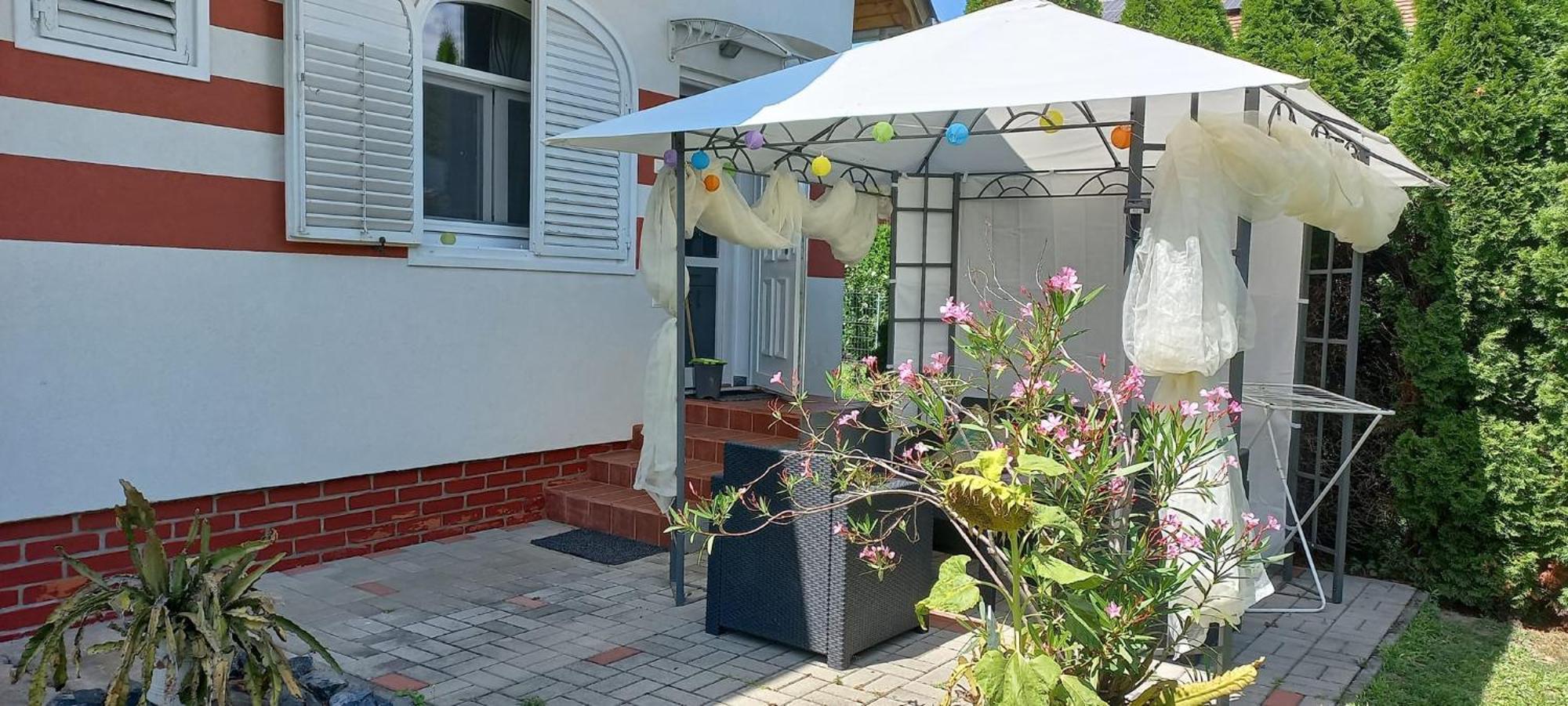 Appartamento Bella Badacsony Apartmanház Badacsonytomaj Esterno foto